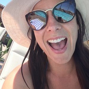 Meet your Posher, Dina